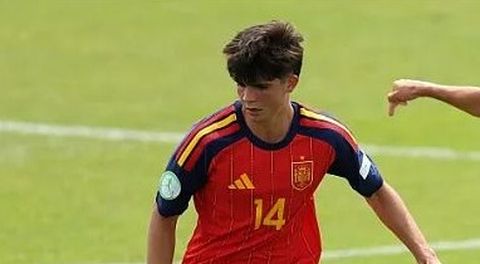El futbolista del Celta Anxo Rodr�guez, con las categor�as inferiores de la selecci�n espa�ola.