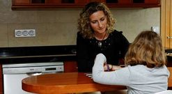 Lourdes Recarey con su hija Paula de 7 a�os de edad. 