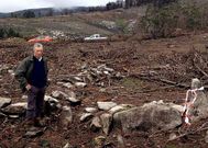 El pastor Jos� P�rez regres� ayer al lugar con Xabier Garrido y Francisco Javier Costas Goberna.
