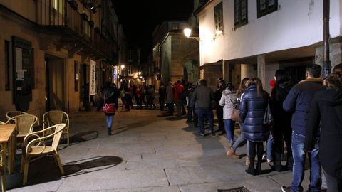 Tambin se hacan colas para asistir a las sesiones de Cineuropa en el Saln Teatro, en la misma Ra Nova. La imagen es del ao 2013