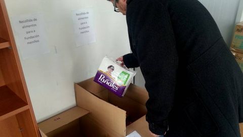 Las primeras muestras de solidarida ya empezaron a llegar al edificio judicial de A Parda