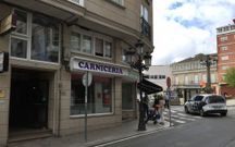 El cuerpo fue encontrado en el vest�bulo de una zona de oficinas por el propietario de la misma.