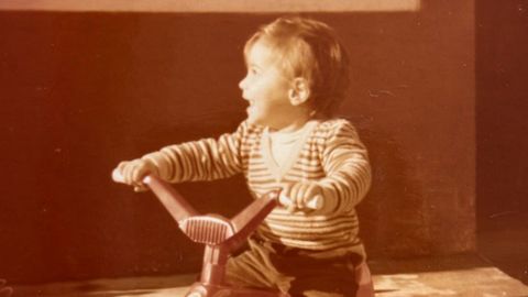 Foto de Juan Vzquez de nio en la casa de sus abuelos en Muros.