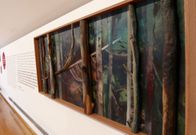 <span lang= es-es >�A familia e o artista�</span>. El Museo exhibe este �leo de Alberto Pena. Representa la ca�da en la fraga de un �rbol (�l), que simboliza su ser art�stico. 