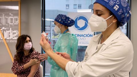 Vacunación contra el covid de docentes en el hospital de Ourense