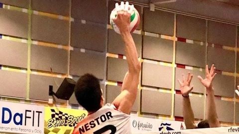 N�stor Gonz�lez, jugador del Vol�y Dumbr�a