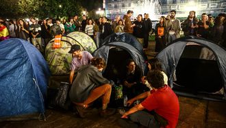Acampada por la vivienda en La Escandalera, en Oviedo