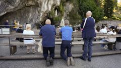 Lourdes se llena estos d�as de banderas de la Ciudad del Vaticano y de carteles del papa Le�n XIV