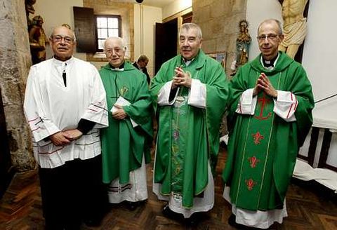 Porto Buceta recibi el cario de los parroquianos y tambin de otros sacerdotes.