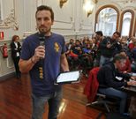 Javier Est�vez, portavoz de los bomberos forestales, critic� la privatizaci�n de la lucha antiincendios. 