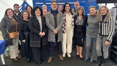 En el centro, el alcalde anfitrin, Valentn Calvn, flanqueado por Paula Prado (derecha) y la regidora de Cario, Ana Mara Lpez