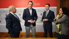 Tom� con el alcalde de Portomar�n y otras autoridades