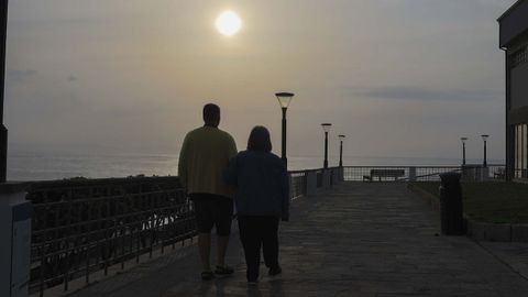 Foto tomada en el paseo mar�timo de Cai�n el 30 de abril. En esta localizaci�n el culmen llegar� a las 20.28 del 12 de agosto. El fen�meno durar� aqu� un total de un minuto y tres segundos. La elevaci�n del sol superar� los 12 grados