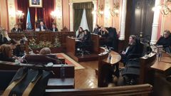 El pleno se celebr� sin los concejales del BNG que abandonaron la sesi�n a los pocos minutos de iniciarse en protesta por la actitud del alcalde