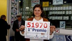 Mara Eirs, con el cartel del primer premio.
