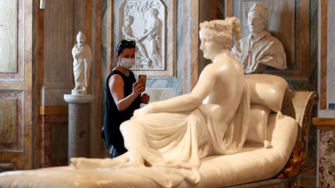 Los visitantes deben llevar mascarilla para poder acceder a la Gallera Borghese
