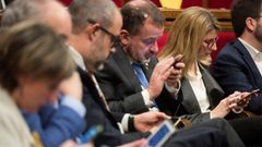 Miembros del Gobierno catal�n �a la derecha en la imagen, la consejera de Presidencia, Elsa Artadi� durante la sesi�n de control al Ejecutivo en el Parlamento auton�mico.