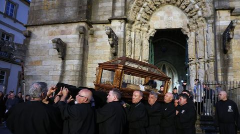 Desenclavo y procesi�n del Santo Entierro en Noia