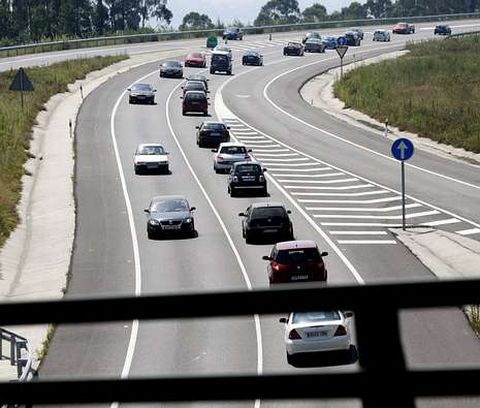 <span lang= es-es >Reforma viaria en O Morrazo</span>. Tras a�os de titubeos parece que por fin se pone en marcha su desdoblamiento con una partida de 800.000 euros. No obstante, la inversi�n precisa es muy superior.