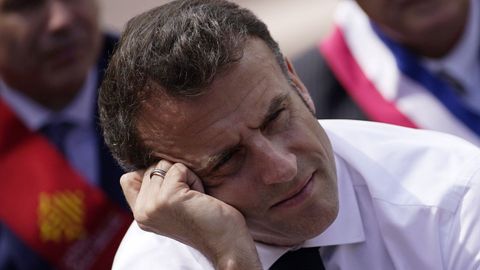 Macron, durante su visita a un colegio en Ganges.