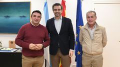 Reuni�n del alcalde de Laxe con el conselleiro Diego Calvo