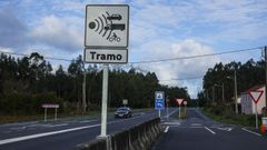 Nuevo cartel instalado que avisa del radar de tramo en A Filgueira, Malpica