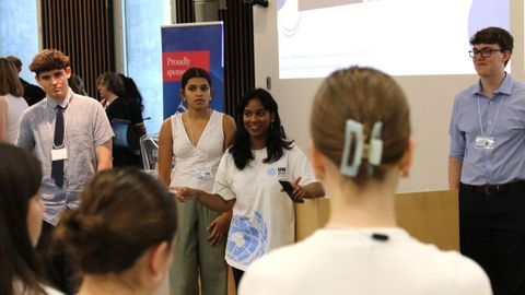 La juventud australiana ante la ONU realiz una consulta a 5.000 jvenes sobre el veto a las redes a menores de 16 en todo el pas