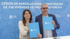La conselleira Mar�a Mart�nez Allegue y el alcalde de Ames, Blas Garc�a, firmaron en mayo del 2025 el convenio para construir viviendas de promoci�n p�blica en O Milladoiro
