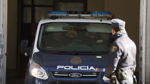Un furg�n policial a su llegada al Tribunal Supremo