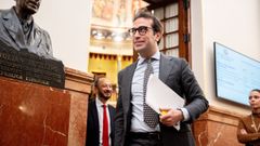 Carlos Cuerpo, a la salida de una sesi�n plenaria en el Congreso.