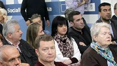 Eva Martnez Acn, en el centro de la imagen, en una asamblea del PSOE corus