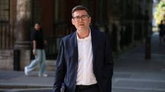 El exalcalde de M�nchester Andy Burnham, �nico aspirante dentro del Partido Laborista para sustituir a Keir Starmer como primer ministro, en una intervenci�n en la radio de la BBC el pasado 2 de julio.