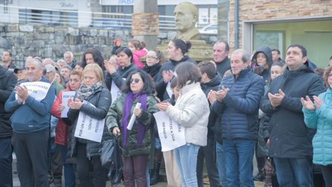 Concentracin en Baleira por el caso de una joven que fue violada en su entorno familiar siendo menor de edad.