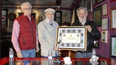 Siro, no centro da imaxe, recollendo o galard�n.