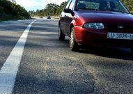 Son tres kil�metros de la A-8 donde un carril est� parcheado.