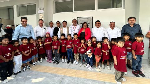 Inauguraci�n del nuevo colegio de primaria Inicial 205 Mi Bandera en Paracas