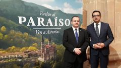 El consejero de Empleo, Industria y Turismo, Isaac Pola (izq) y Julio Gonz�lez Zapico, director general de Comercio y Turismo (dcha)