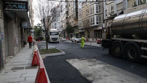 Trabajos de asfaltado de la calle Pena Trevinca m�s de cinco meses despu�s del socav�n