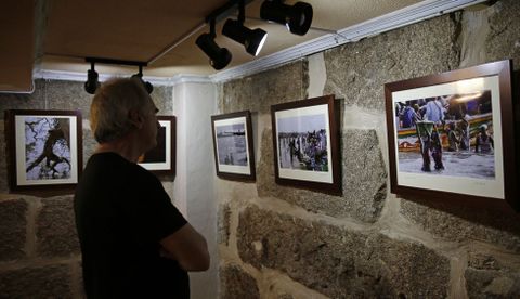 Santiago Barreiros firma un trabajo documental que no desplaza su aura art�stica. 