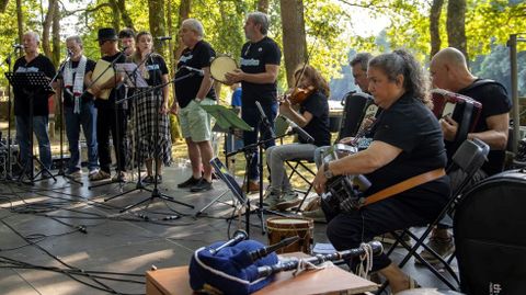 El grupo Parab�ns act�a en la Casa-Museo Manuel Mar�a