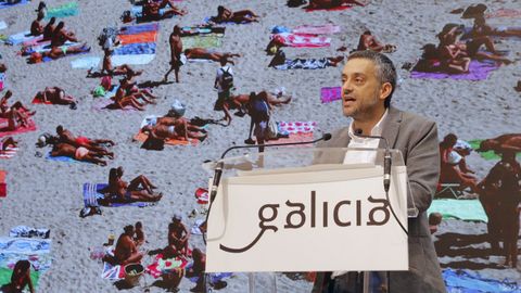 El alcalde de A Coru�a, Xulio Ferreiro, durante la presentaci�n de la ciudad de A Coru�a en el stand de Galicia en Fitur. 