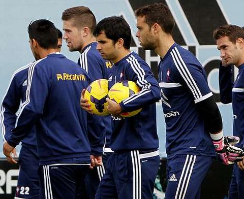 �lex L�pez, autor de dos goles en M�laga, apareci� con dos balones en el entrenamiento.