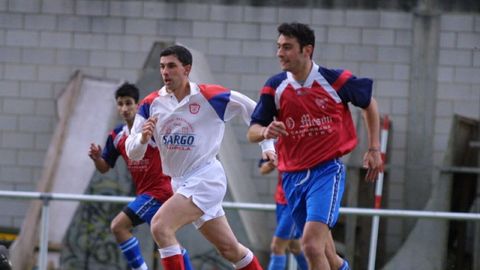 Un derbi entre el Sacido (de rojo) y la Candelaria, en el 2001.