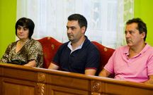 Los ediles del PP L�pez y Bouza junto a Cribeiro, en el pleno.