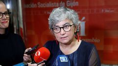 Ana Gonz�lez, atiende a los medios en la sede del PSOE de Gij�n