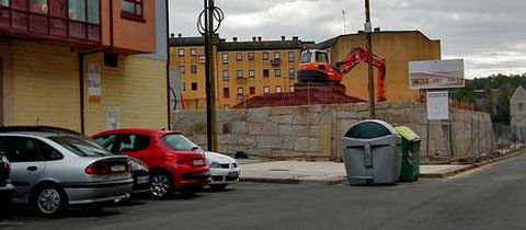 Uni�n por Cambre dice que el muro es �una de las mayores agresiones urban�sticas� de los �ltimos a�os.