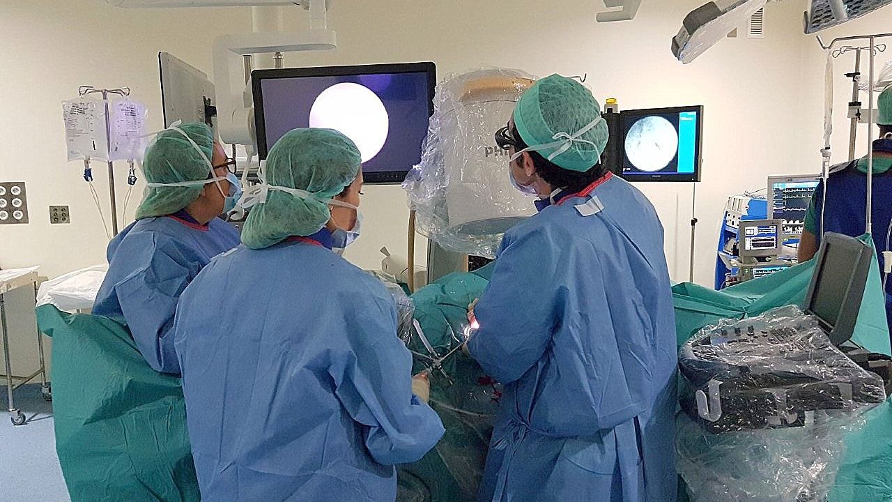 El plante a las peonadas vacía los quirófanos de los hospitales de Vigo por las tardes