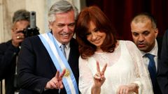 Alberto Fernndez y Cristina Fernndez tras asumir el cargo de presidente y vicepresidenta de Argentina