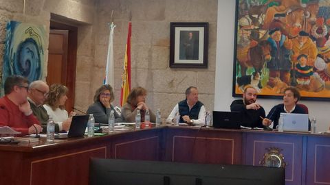 Pleno del Concello do Carballi�o presidido por Jos� Castro.