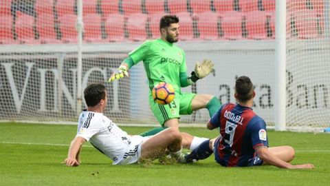 Borja Lazaro Christian Fernandez Juan Carlos Huesca Real Oviedo.Borja Lazaro, Christian Fernandez y Juan Carlos, durante el encuentro de la temporada pasada